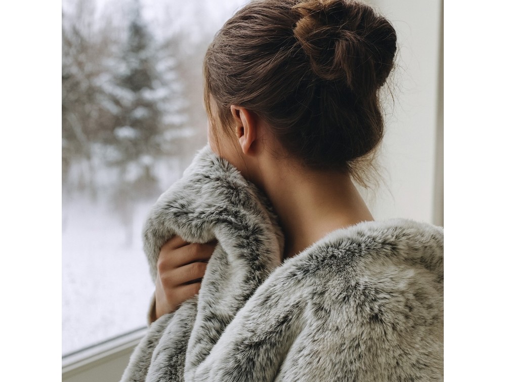 Discover the Real Warmth of Faux Fur Throws